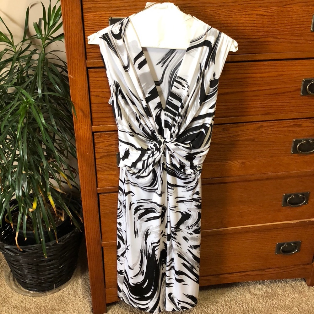 Sleeveless v-neck dress